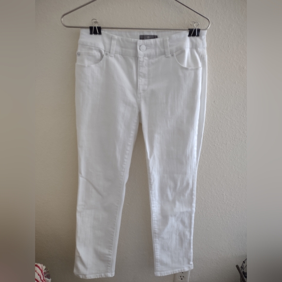 Chico's So Slimming Straight Legged White Jeans with Stretch Sz. 2 - Picture 6 of 7